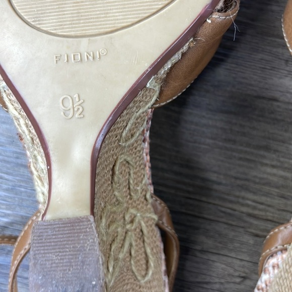 FIONI Women’s Tan wedge heel with flower and ankle strap, size 9.5 - Picture 8 of 9